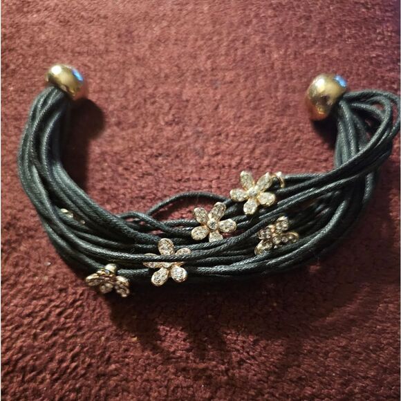 BLACK INTERWOVEN LEATHER BRACELET W/ GOLD STARS - Picture 2 of 3
